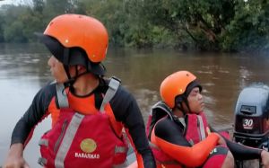 Anak 11 Tahun Tenggelam Terseret Arus Sungai Siak, Tim SAR Lakukan Pencarian