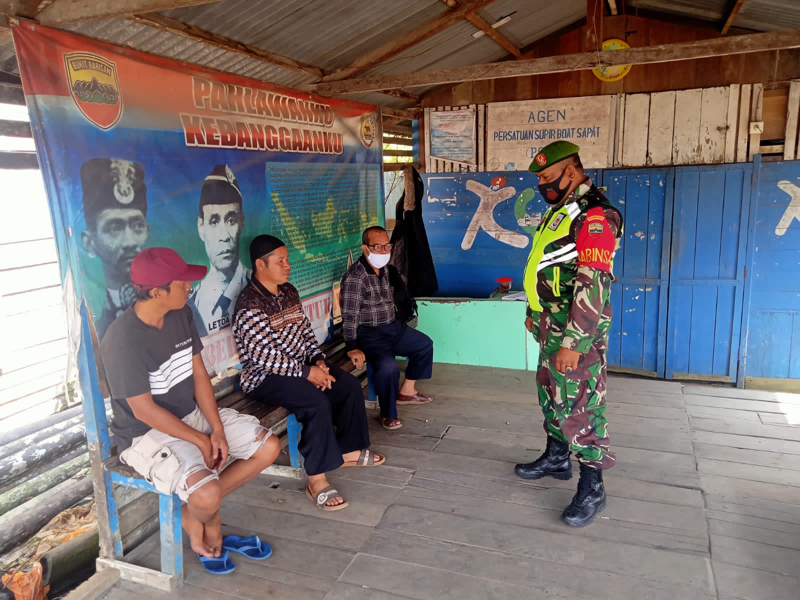 Babinsa Koramil 04/Kuindra Imbau Masyarakat untuk Selalu Patuhi Protokol Kesehatan