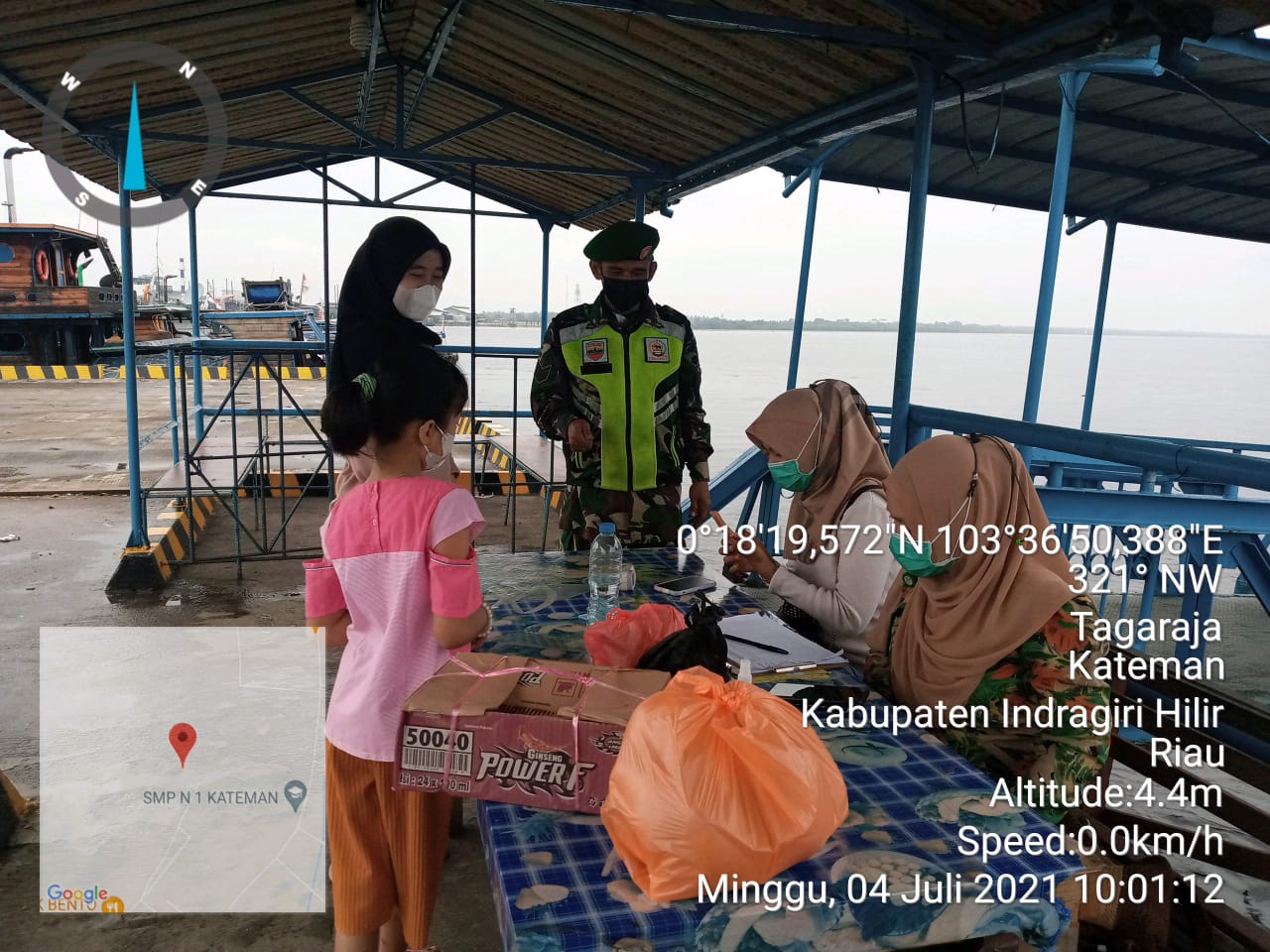 Himbau Protkes, Babinsa Koramil 06/Kateman Berjaga di Pelabuhan Guntung