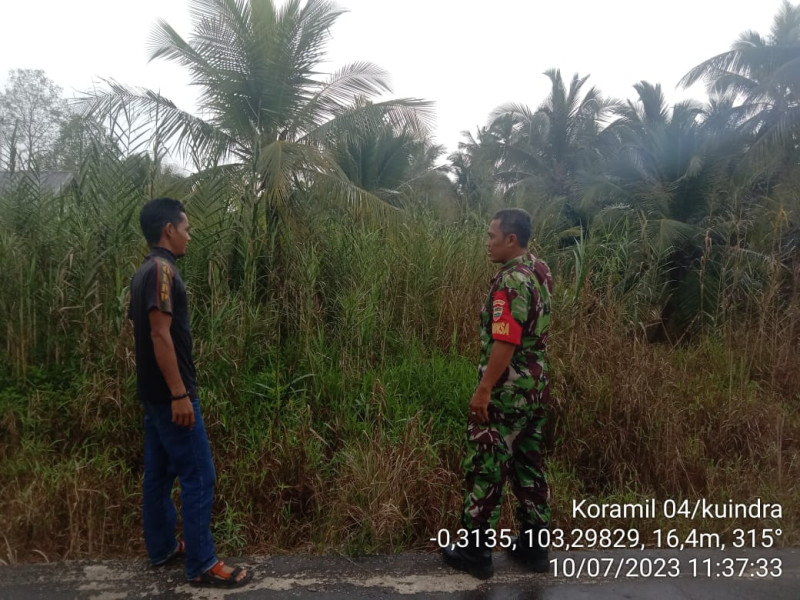 Babinsa Koramil 04/Kuindra Turun Langsung Untuk Mengecek Situasi Karhutla