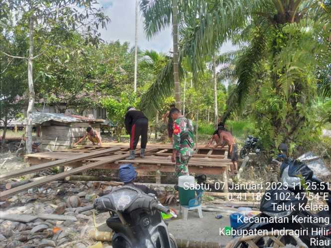 Babinsa Koramil 09/Kemuning Jalin Komsos dan Laksanakan Goro