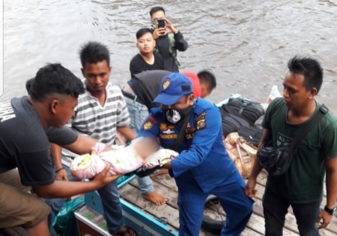 Alhmdulillah, Bayi yang Tak Berdosa Ini Selamat Dalam Insiden Speed Boat Karam di Perairan Inhil
