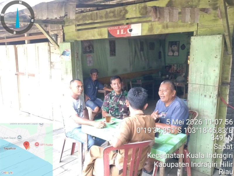 Siang di Kampung Pancasila Sapat: Serda Ali B. Harahap Komsos Bersama Warga, Tanam Asah-Asih-Asuh di Tanah Kuindra