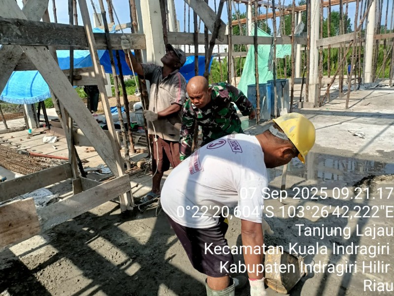 Babinsa Koramil 04/Kuindra Laksanakan Goro Pembangunan Masjid Al-Ikhsan