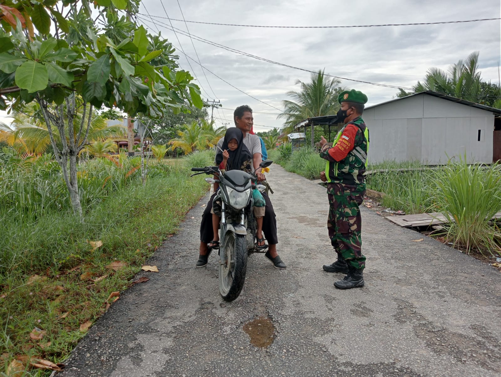 Sosialisasi Penerapan Prokes Terus Diterapkan Anggota Koramil 04/Kuindra