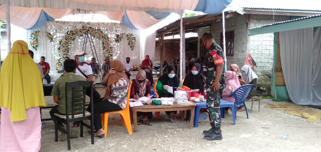 Babinsa 09/Kemuning Rutin Lakukan Pendampingan Vaksinasi