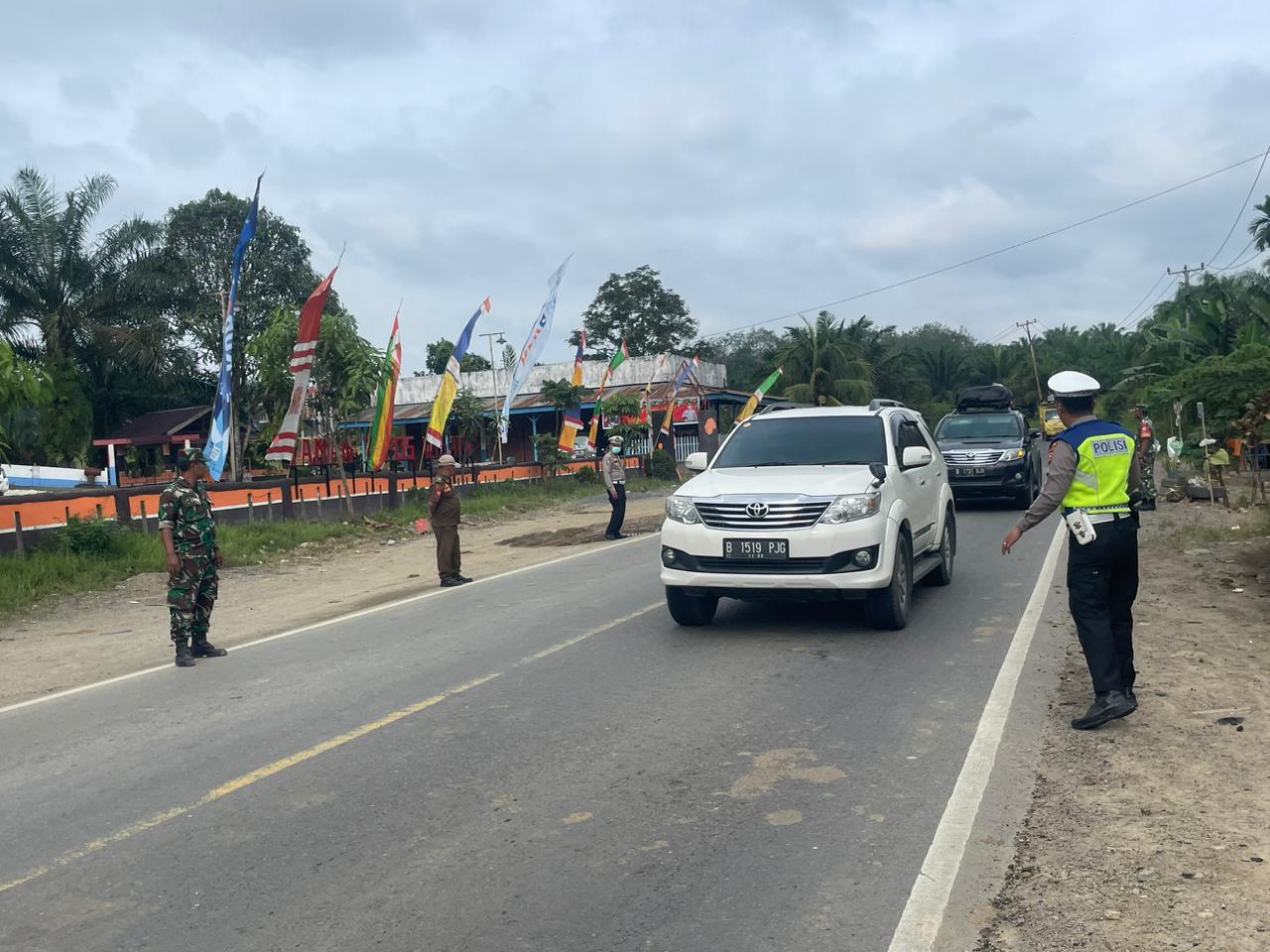Pengamanan Natal Terhadap Lalu Lintas Bersama Danramil 09/Kemuning