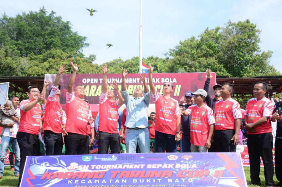 Bupati Kasmarni Berharap Turnamen Sepakbola Karang Taruna Cup II Bukit Batu, Sebagai Sarana Adu Bakat dan Prestasi