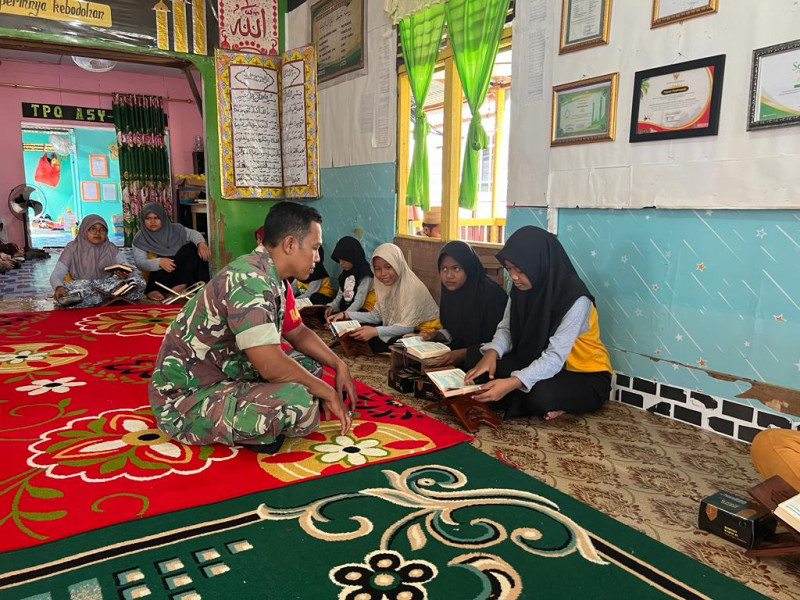 Tingkatkan Kerukunan dan Kebersamaan Antara Babinsa Koramil 04/Kuindra Dengan Warga