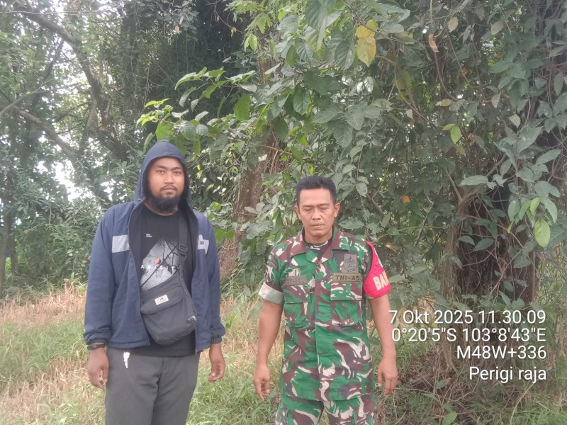 Babinsa Sertu Surachman Laksanakan Patroli Tapal Batas di Wilayah Koramil 04/Kuindra
