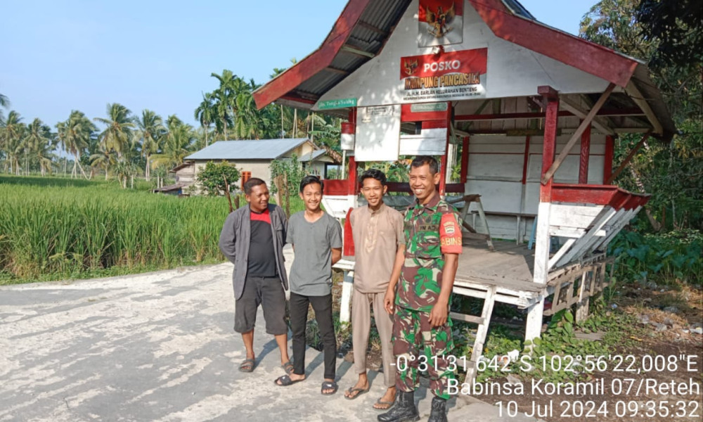 Babinsa Serka Yadi Yanto Jalin Kebersamaan Dengan Warga Setempat
