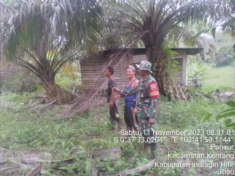 Patroli Karhutla Rutin Dilakukan Babinsa Koramil 09/Kemuning Untuk Kenyamanan Lingkungan Wilayah
