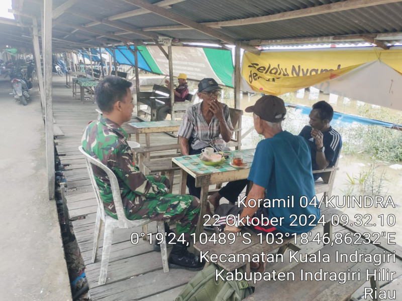 Ciptakan Kerukunan Antar Sesama Bersama Babinsa Koramil 04/Kuindra Melalui Komsos