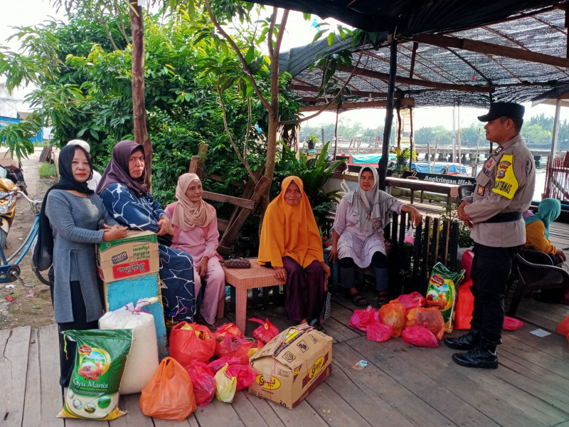 Brigadir Akmaluddin Giat Sambang dan Sosialisasi Terkait Pemilu Damai 2024 Terhadap Warga Desa Terusan Kempas