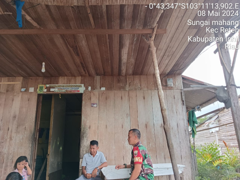 Babinsa Serda M. Tahir Berbagi Informasi Kepada Masyarakat Terkait Situasi di Binaan