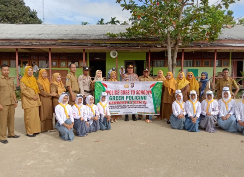 Kapolsek Gaung Ajak Siswa SMA N 1 Gaung Tanam Pohon dan Peduli Lingkungan Lewat Program Green Policing