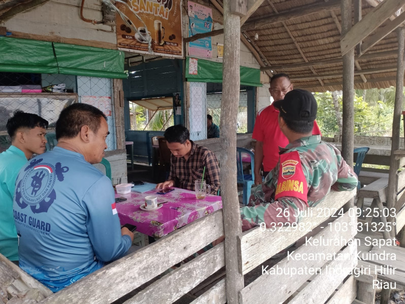 Dalam Memeriahkan HUT RI, Babinsa Koramil 04/Kuindra Berikan Informasi Untuk Selalu Jaga Kebersihan Lingkungan