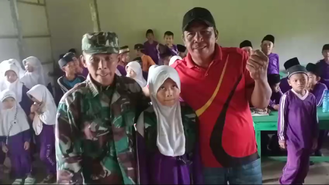 Ucapan Terima Kasih Kepala Sekolah Madrasah Ibtidaiyah Kepada Anggota Koramil 03/Tpl di Binaan