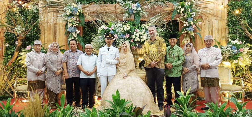 Wakil Bupati H.Syamsuddin Uti Hadiri pesta pernikahan Putra Bungsu Bupati HM.Wardan