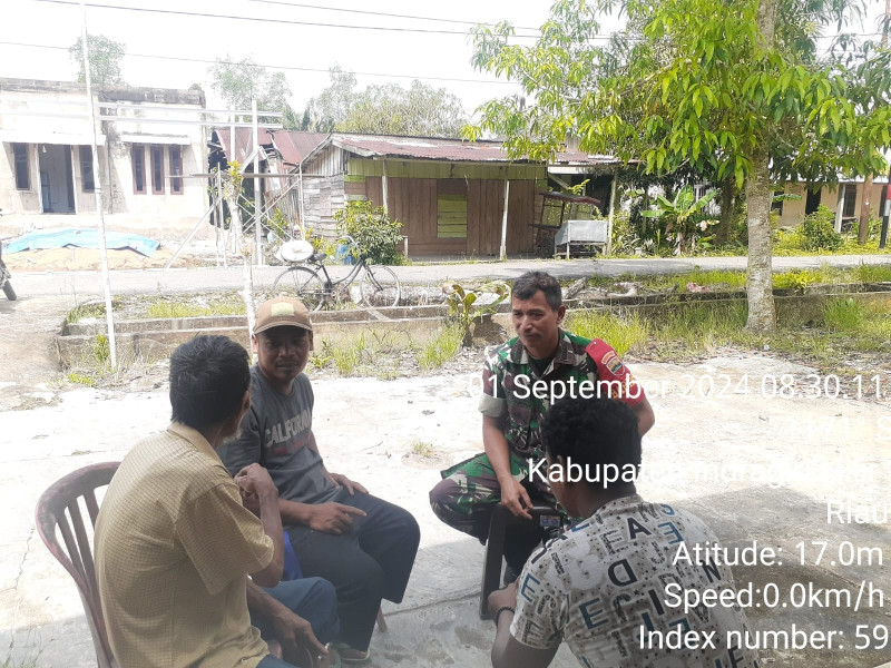 Tingkatkan Keamanan Desa Melalui Komsos Bersama Koramil 07/Reteh