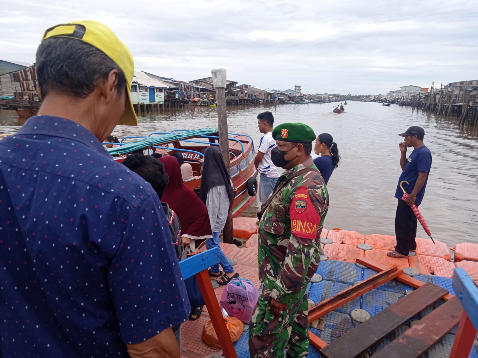 Kegiatan Patroli Yang Dilakukan oleh Koramil 04/Kuindra Di Pelabuhan Desa Panglima Raja