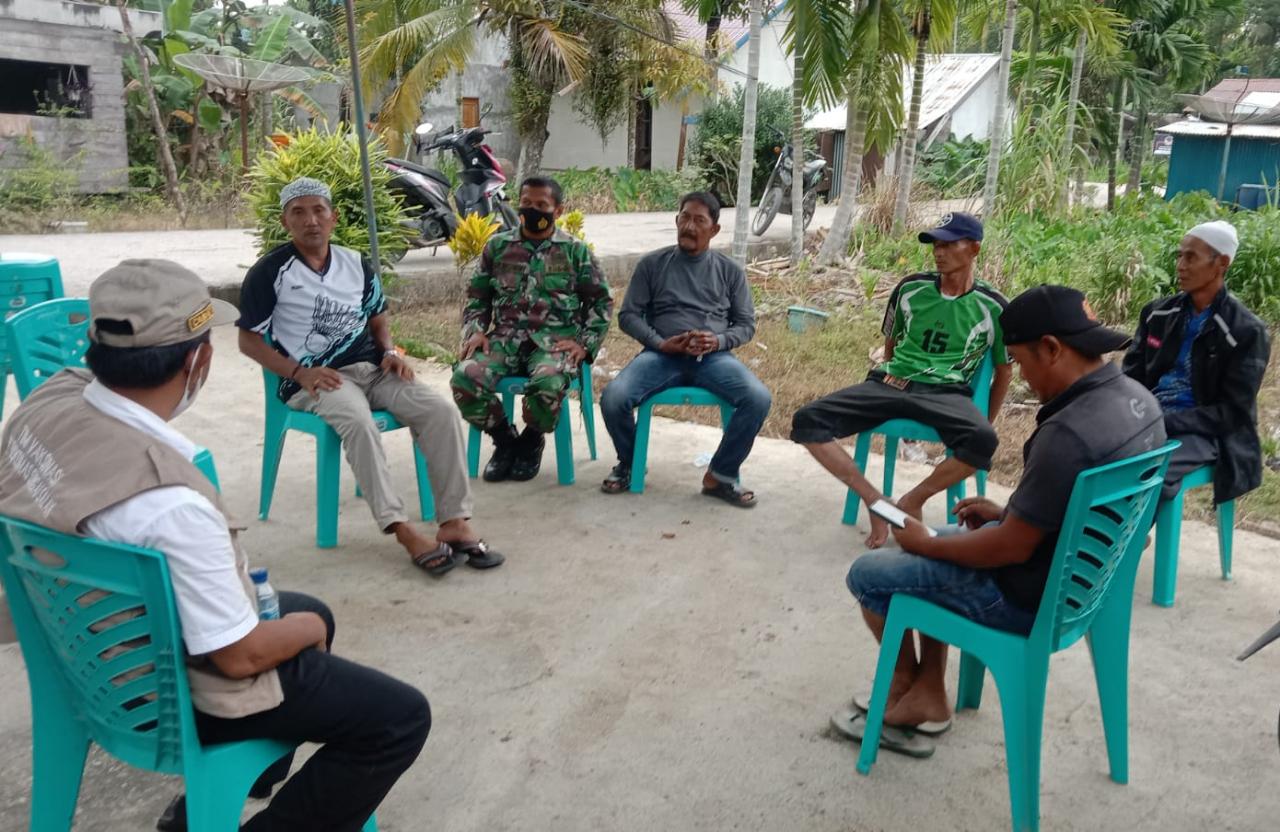Pererat Sinergitas, Babinsa Desa Mumpa Komsos Bersama Perangkat Desa