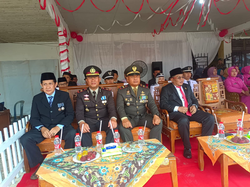 Danramil 03/Tpl Letda Arm Muchazzar Mengikuti Upacara HUT RI Ke-79 Tingkat Kecamatan Tempuling