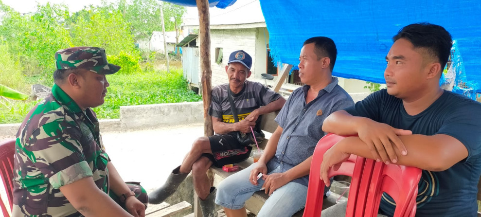 Ciptakan Suasana Yang Harmonis Melalui Komsos Babinsa Koramil 03/Tpl