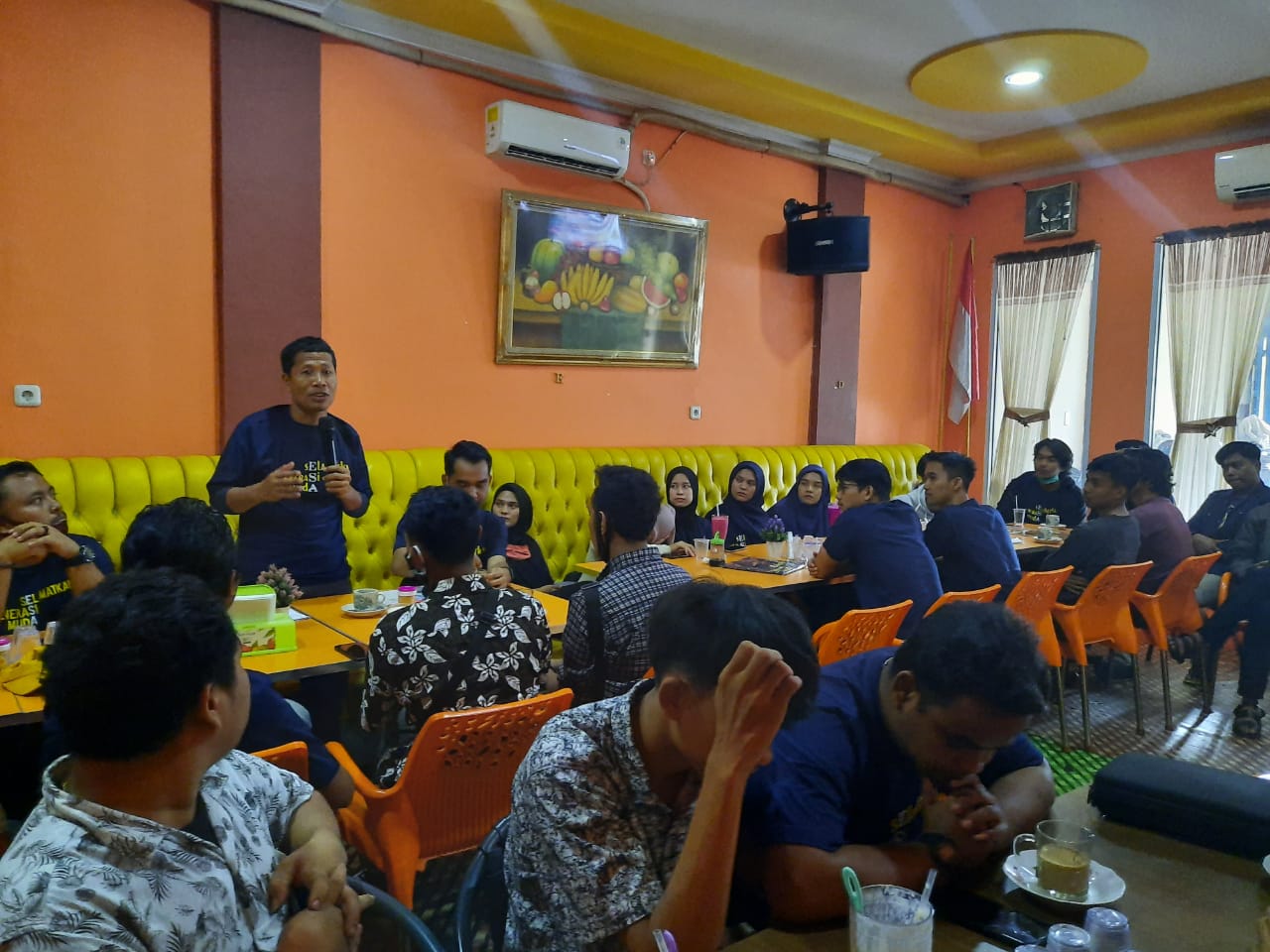 Ketua DPRD Provinsi Riau Ngopi Bareng Pemuda dan Mahasiswa Mandau, Ajak Bersama Membangun Negeri