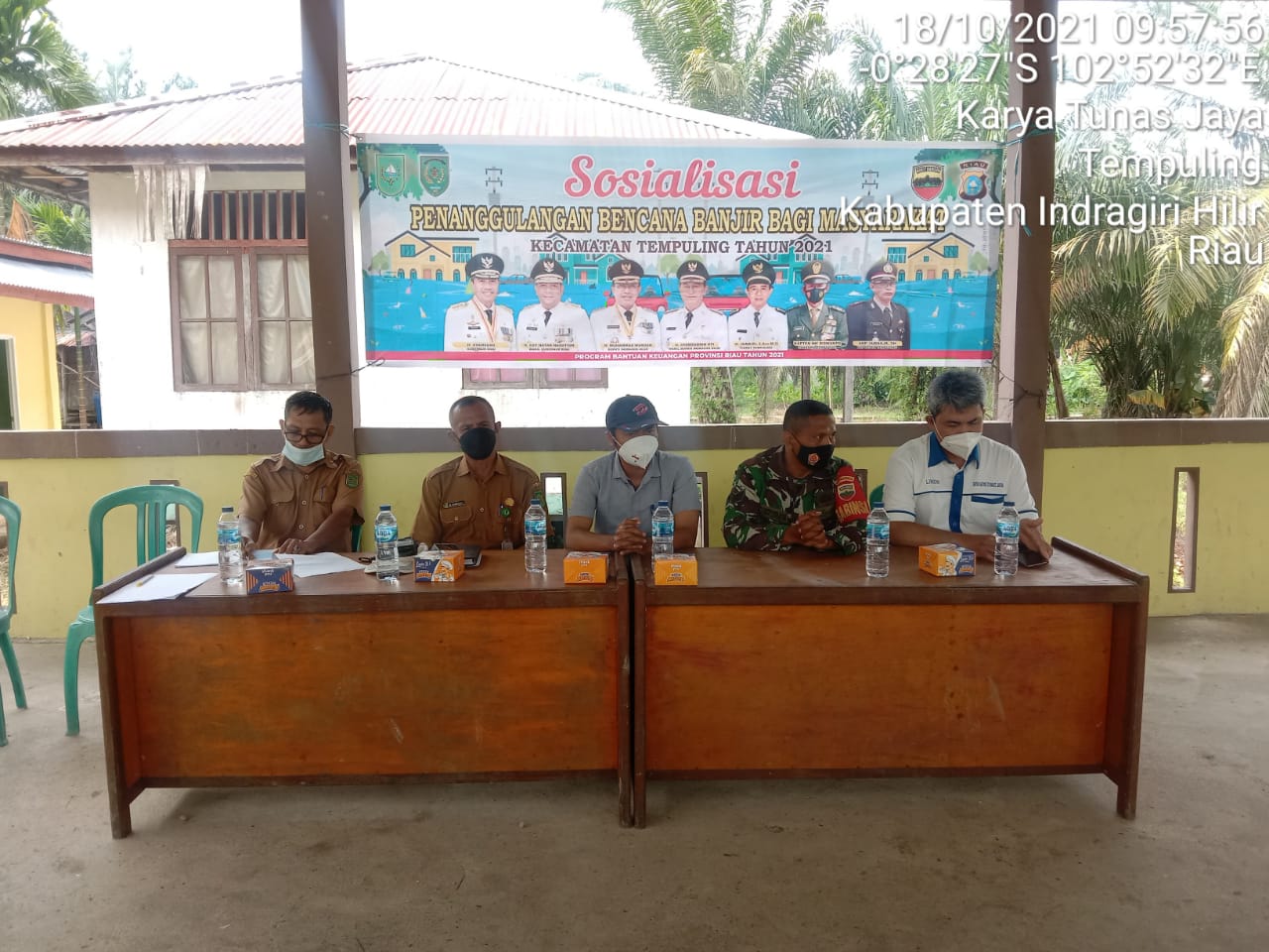 Hadiri Sosialisasi Penanggulangan Bencana Banjir, Babinsa 03/Tempuling Ajak Warga Patuhi Protkes