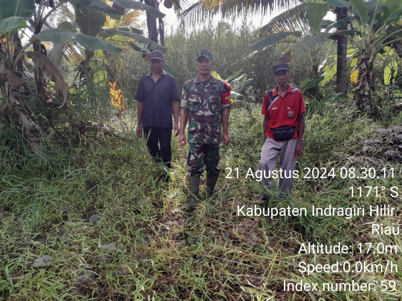 Babinsa Koramil 07/Reteh Pantau Lahan dan Hutan Agar Terhindar Dari Kebakaran