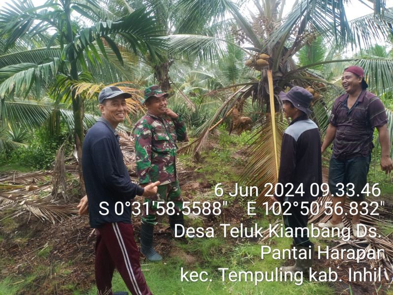 Meski Cuaca Mendung, Babinsa Koramil 03/Tpl Tetap Lakukan Patroli di Daerah Rawan Karlahut