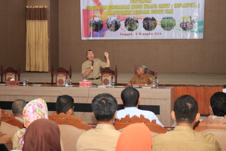 Syamsuar Sosialisasikan Program KUR Kepada Petani Sawit Kabupaten Siak