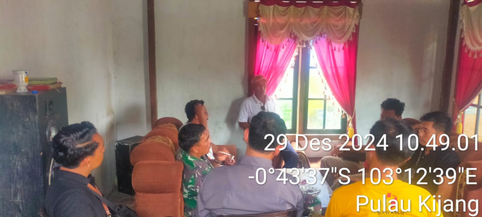 Babinsa Koramil 07/Reteh Sertu Bendri Laksanakan Komsos Guna Tingkatkan Keamanan