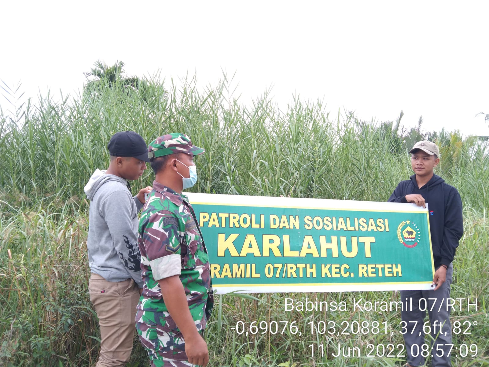 Patroli Karlahut Untuk Memantau Titik Api Oleh Babinsa Koramil 07/Reteh