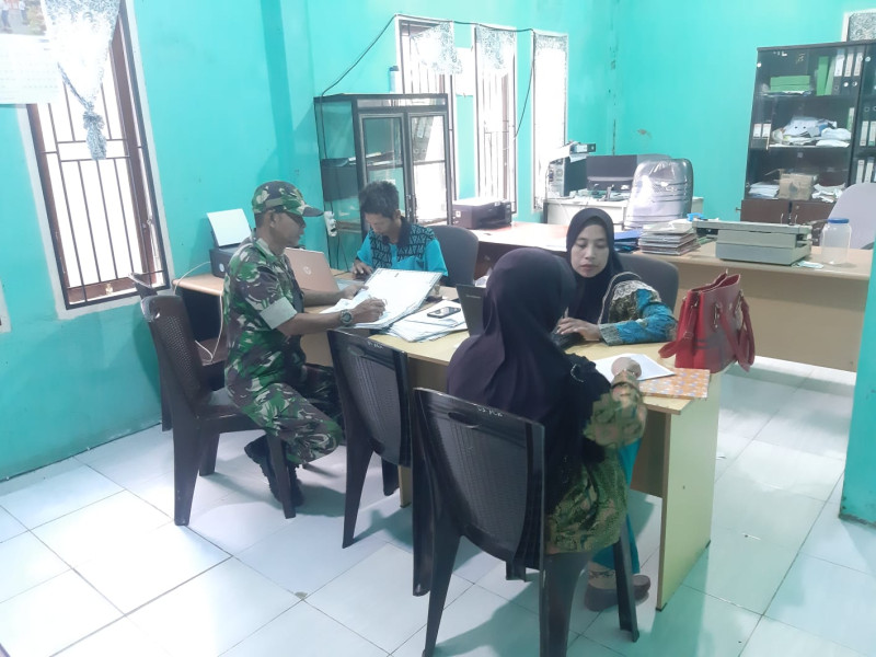 Koramil 07/Reteh Bersama Staf Desa Berupaya Untuk Terus Menjaga Hubungan Baik