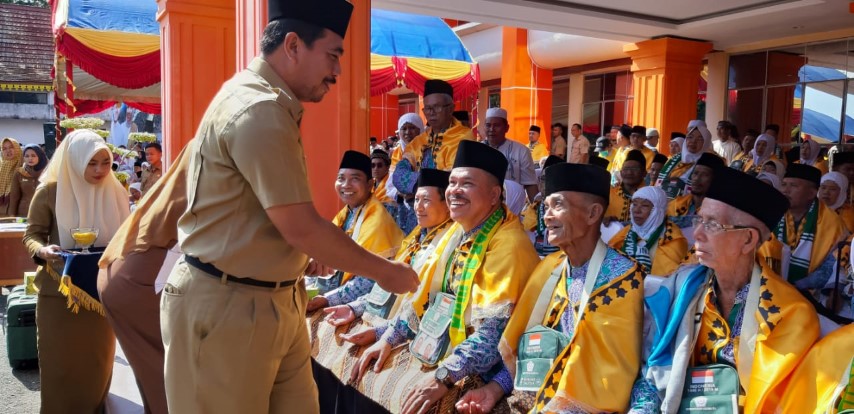 Wabup Khairizal Lepas Keberangkatan 325 Orang Jemaah Calon Haji Asal Inhu