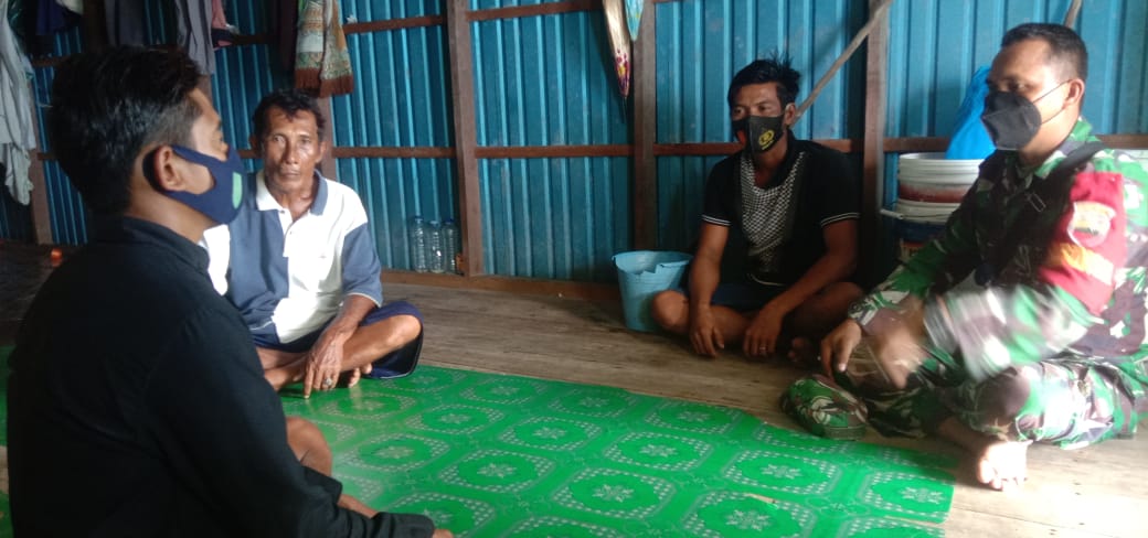 Waspadai Gelombang Tinggi, Babinsa 04/Kuindra Komos Ingatkan Warga