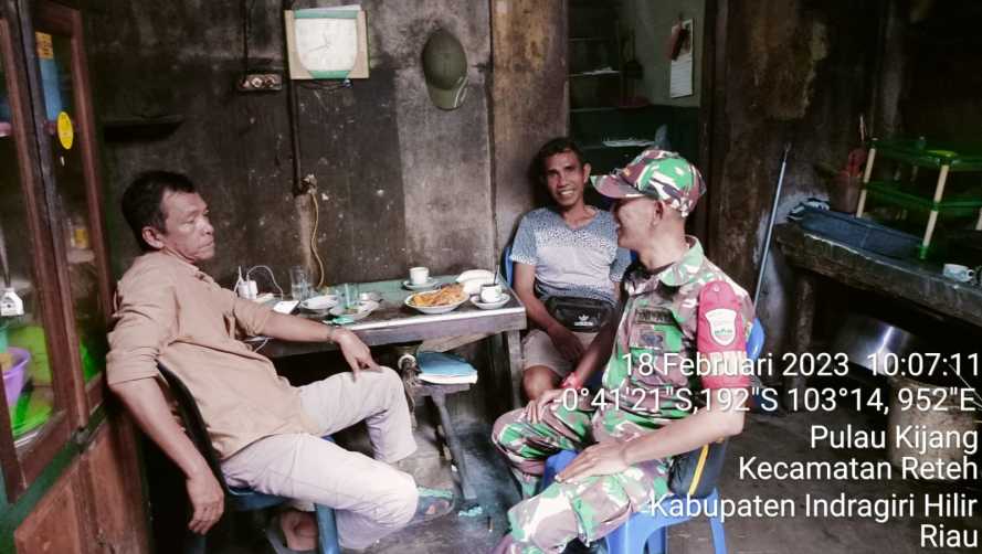 Babinsa Koramil 07/Reteh Rutin Lakukan Patroli Karlahut Di Wilayah