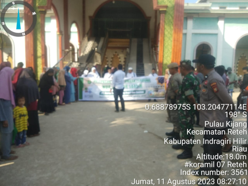 Babinsa 07/Reteh Dampingi Langsung Pelepasan Jemaah Umroh Travel Nur Satur