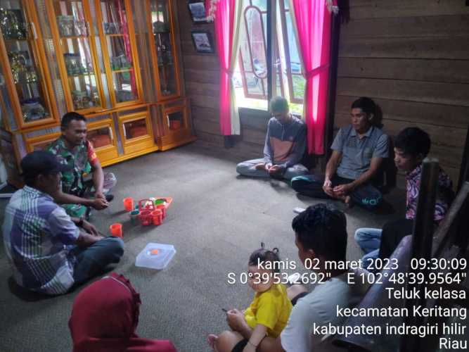 Komsos Babinsa Koramil 09/Kemuning Guna Ciptakan Silaturahmi Yang Baik