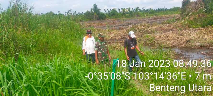 Rutin Patroli Babinsa Koramil 07/Reteh Di Desa Binaan