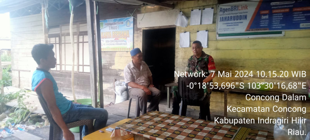 Dengan Komsos, Babinsa Koramil 04/Kuindra Dapat Saling Bertukar Informasi Kepada Masyarakat Binaan