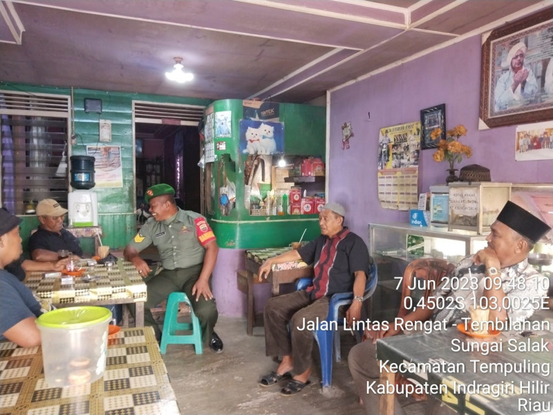 Kemanunggalan Babinsa 03/Tpl Dengan Warga Di Kampung Pancasila