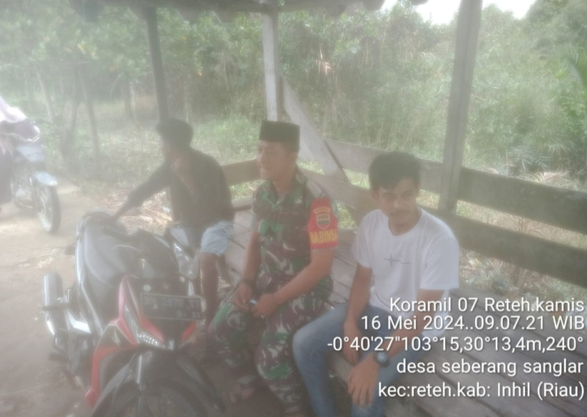 Humanis, Babinsa Koramil 07/Reteh Terus Ciptakan Kedekatan Bersama Warga