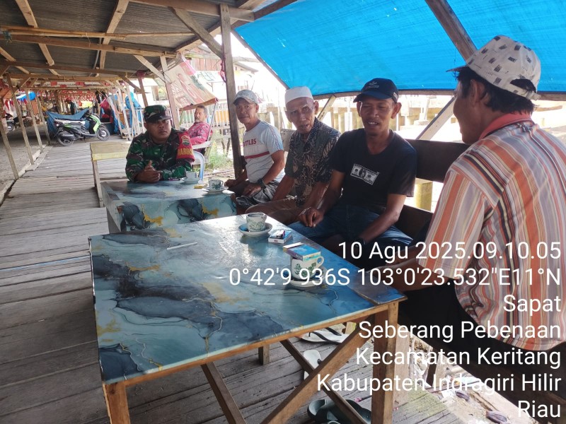 Babinsa Koramil 04/Kuindra Hadir untuk Meningkatkan Kesadaran dan Partisipasi Masyarakat dalam Menjaga Keamanan dan Ketertiban di Wilayah Binaan