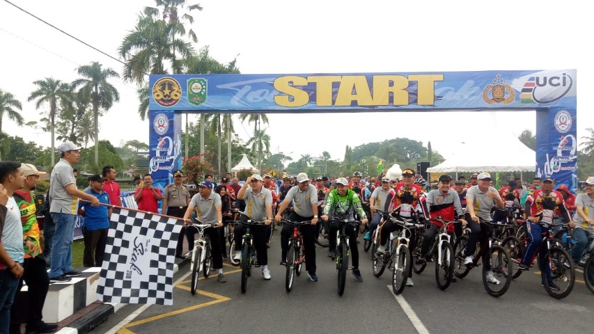 Ribuan masyarakat Siak meriahkan Fun Bike Tour de Siak 2018
