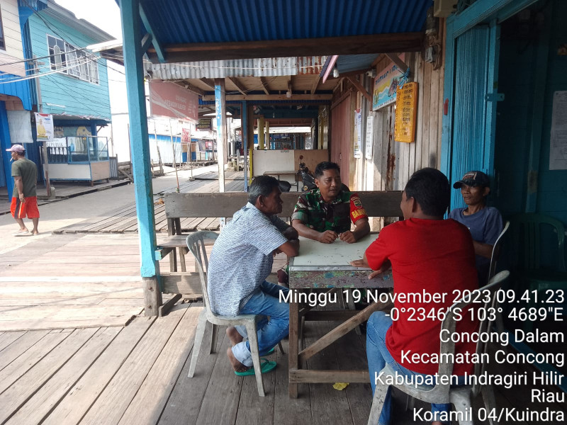 Babinsa Koramil 04/Kuindra Ingatkan Warga Agar Melihat Faktor Keamanan Saat Berada di Laut