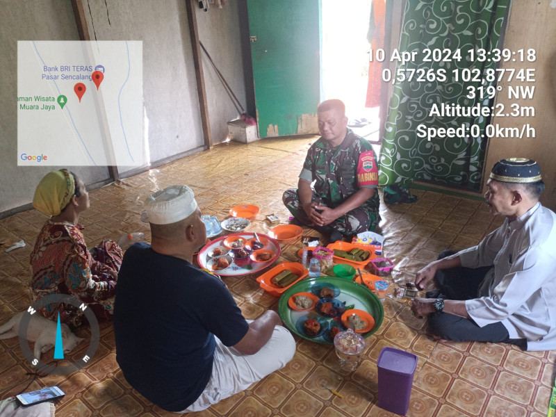 Suasana Lebaran, Babinsa Koramil 03/Tpl Silaturahmi Dengan Warga