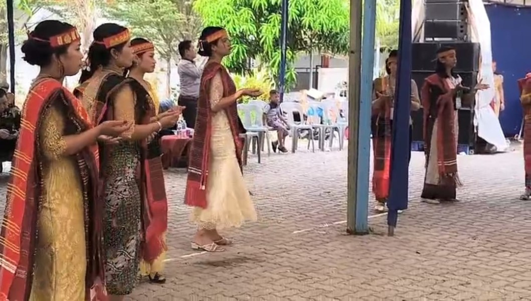 Pelantikan Naposo Naimarata se-Barelang 2024-2027 Berbalut Keindahan Tarian Tor-tor